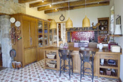 Özel havuzlu kiralık taş villa