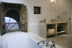 Deniz Manzaralı, Havuzlu Taş Villa