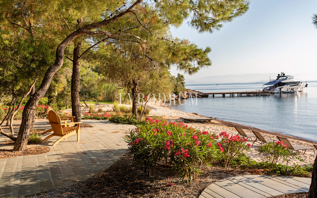 Muhteşem Manzaralı ve Plaja Erişimli Şık Daire