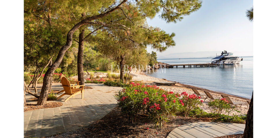 Muhteşem Manzaralı ve Plaja Erişimli Şık Daire – Beach