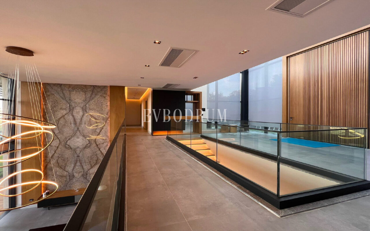 Yeni tamamlanmış, deniz manzaralı, özel havuzlu ve bahçeli villa