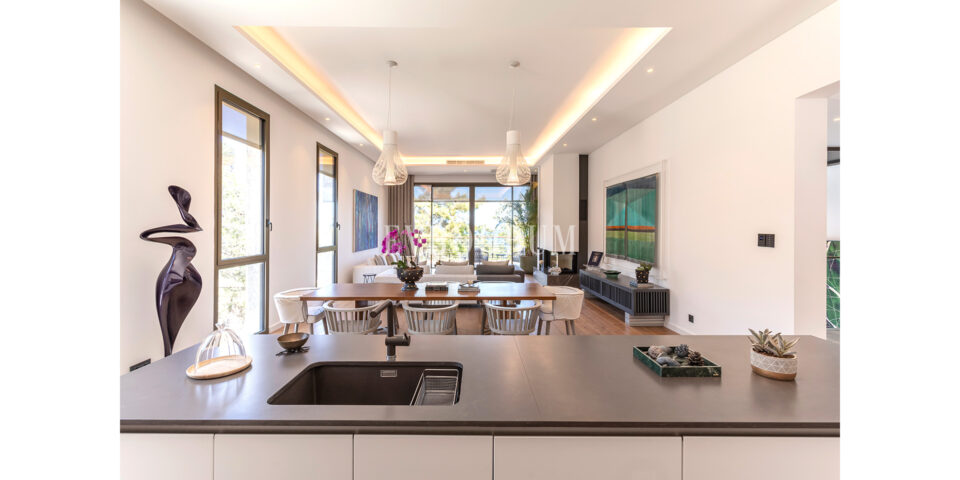 Yeni Proje: Denize Sıfır, Geniş, Havuzlu villa – Illa Living Indoor