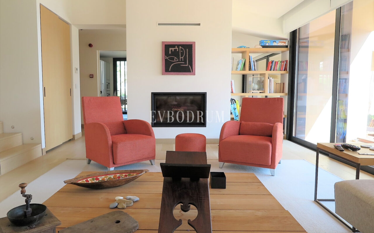 Özel Havuzlu ve Bahçeli Denize Sıfır Villa