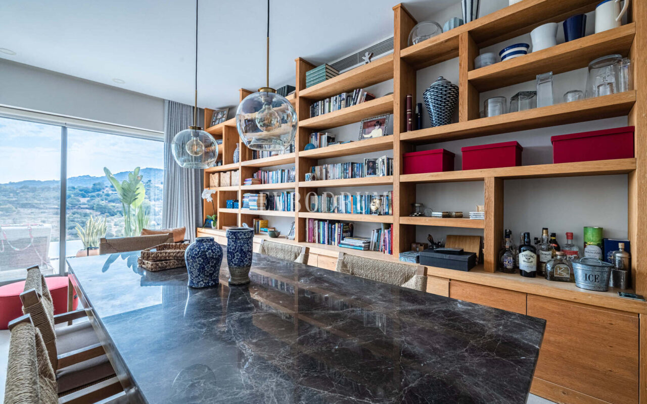 Merkezi lokasyonda zarif, tek katlı, havuzlu villa