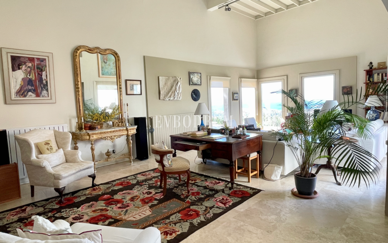 Yazlık kiralık villa, deniz manzarası ve özel havuz, 8 misafir