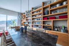 Merkezi lokasyonda zarif, tek katlı, havuzlu villa