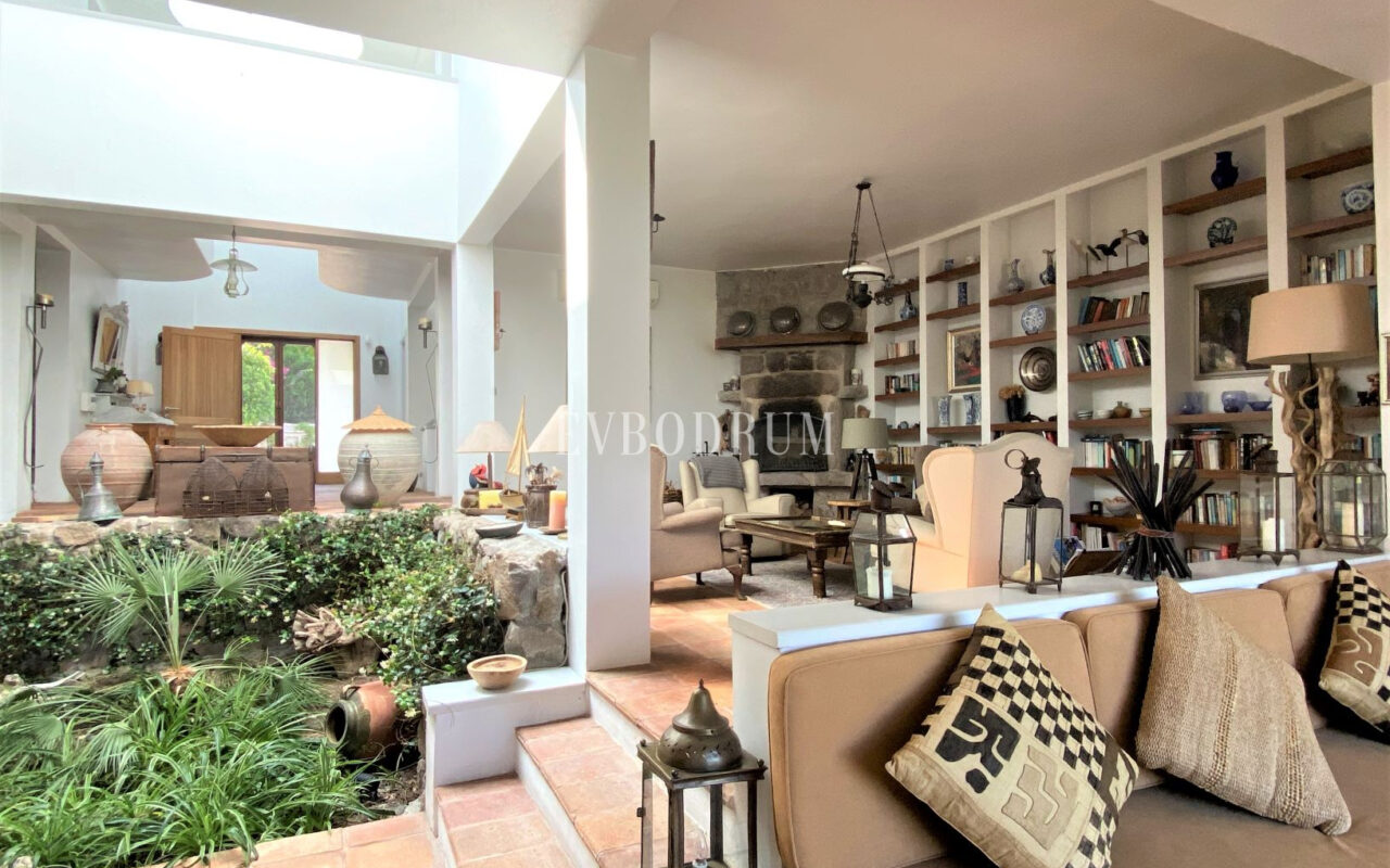 Denize Yürüme Mesafesinde Havuzlu Geniş Villa