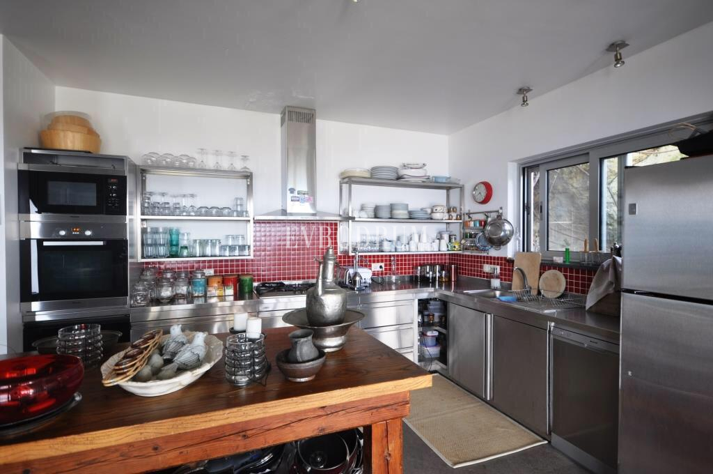 Yahşi’nin en güzel tepesinde, panoramik manzaralı havuzlu villaa