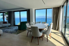 Ön sırada, havuzlu ve plaja erişimli yeni villa