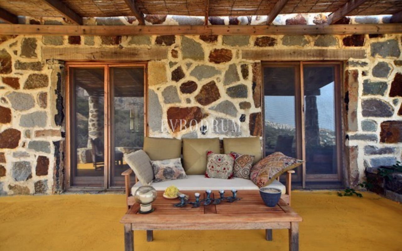 10.000 m2 Arsa İçinde 8 Bağımsız Taş Ev