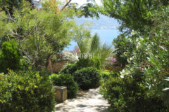 Yalikavak Küdür, önü kapanmaz deniz manzaralı 3 katlı villa