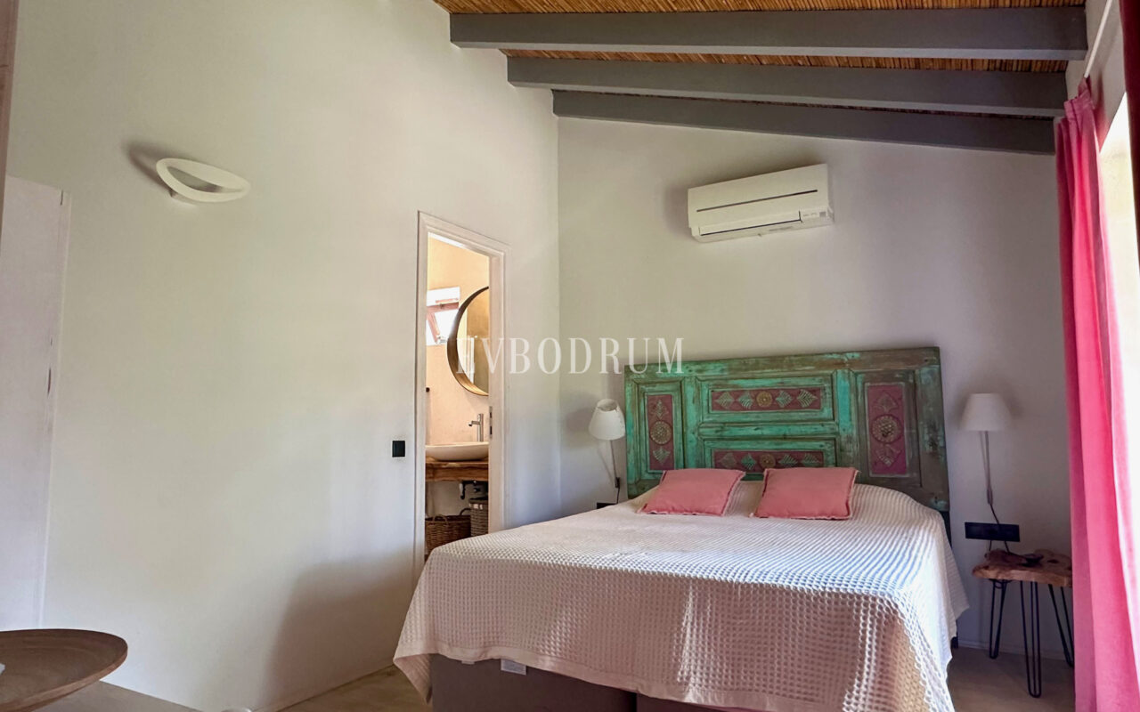 7.970 m2 arazi içinde harika, havuzlu taş ev ve misafirhanesi