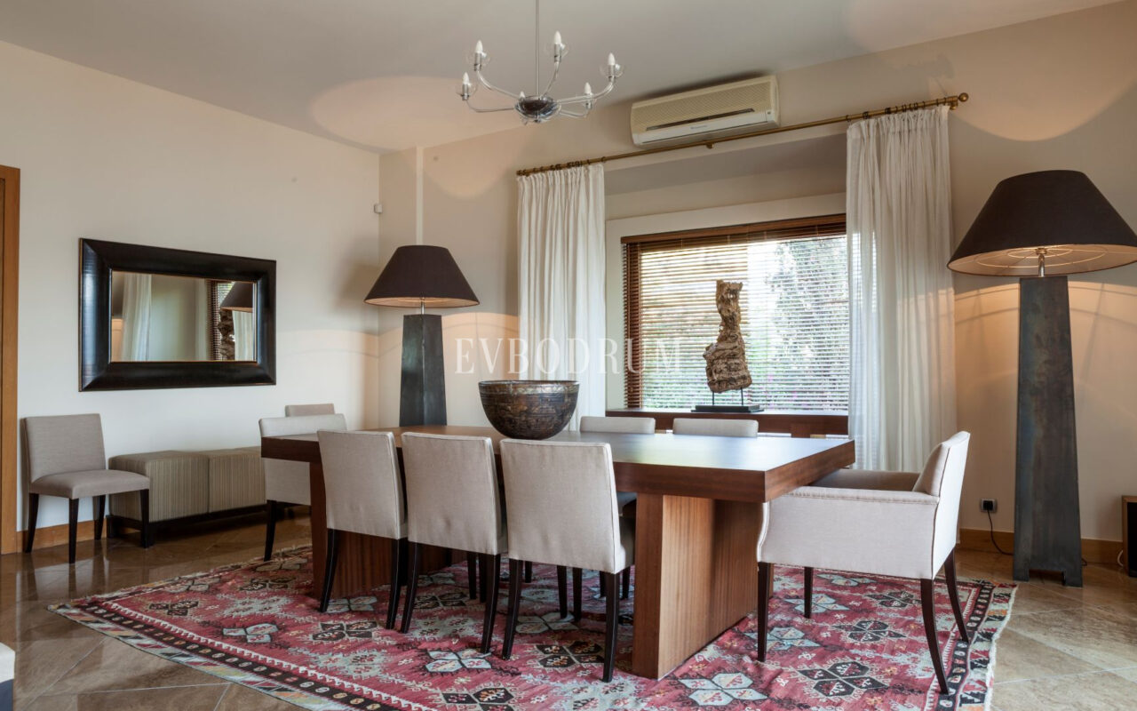 Olağanüstü özel, manzaralı kiralık villa