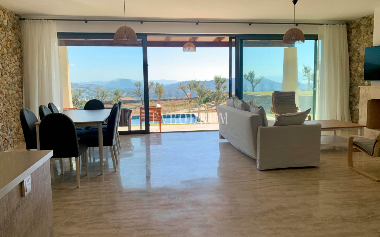 Gümüşlük'te bahçe içinde, havuzlu villa