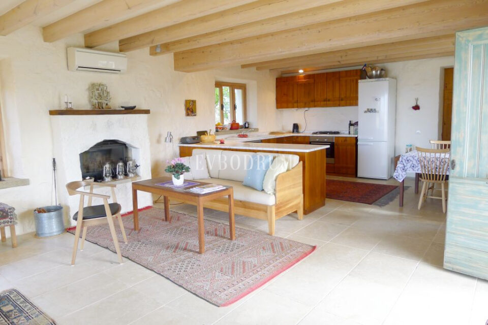 Havuzlu ve Panoramik Deniz Manzaralı Şık Ev – Görsel 5