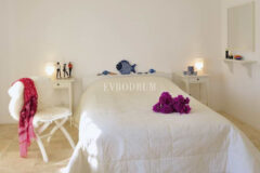 Gümüşlük’te ortak havuzlu mimari tasarımlı ev