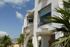 Deniz manzaralı, ortak havuzlu tripleks villa