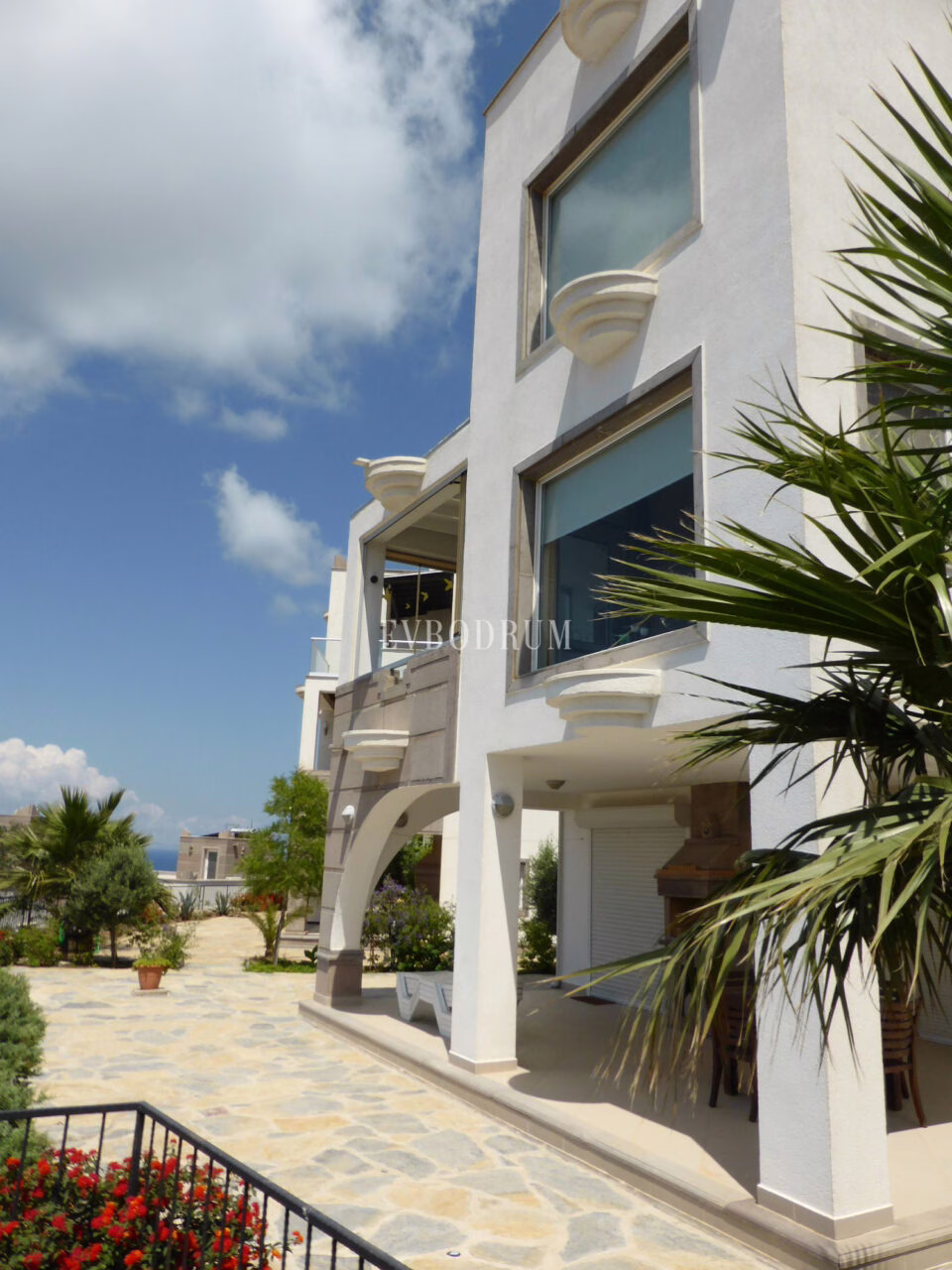 Deniz manzaralı, ortak havuzlu tripleks villa – Görsel 7