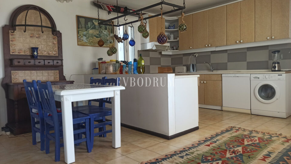 Merkezi lokasyonda, deniz manzaralı ikiz şehir evi – Görsel 8