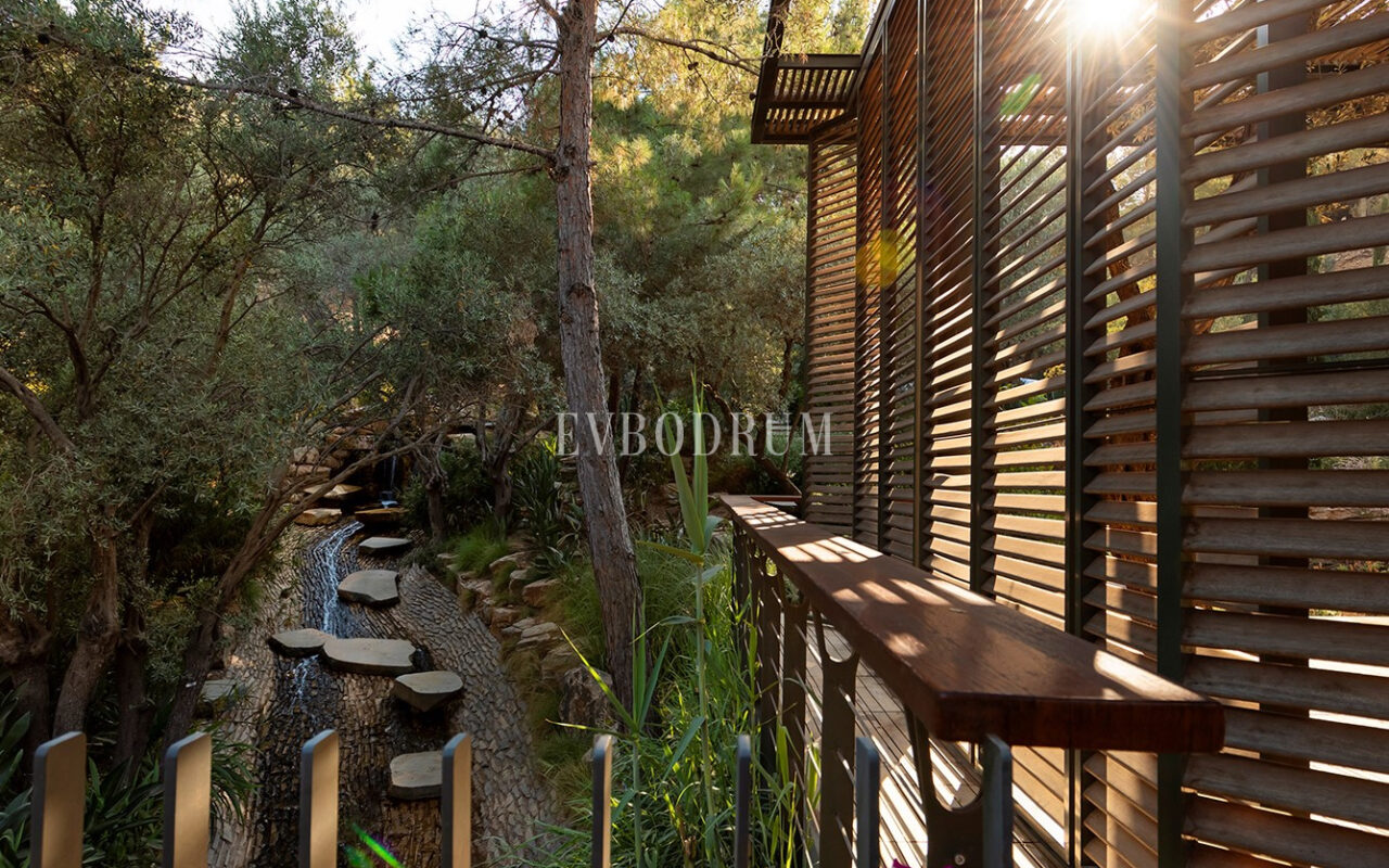 Muhteşem Manzaralı ve Plaja Erişimli Şık Daire