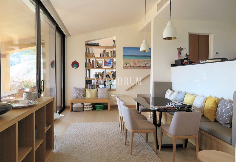 Özel Havuzlu ve Bahçeli Denize Sıfır Villa – Dining1