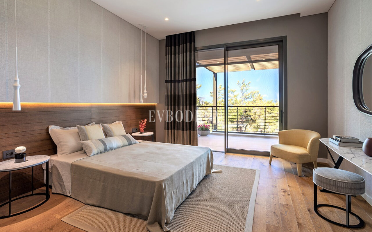 Yeni Proje: Denize Sıfır, Geniş, Havuzlu villa