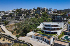 Yalıkavak'ta denize sıfır, özel iskeleli lüks villa