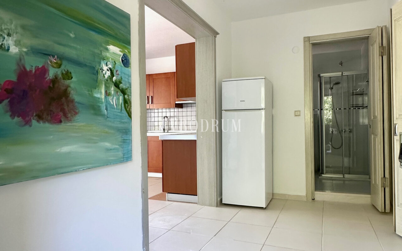 Deniz manzaralı ve çatı teraslı daire