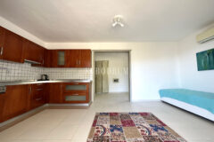 Deniz manzaralı ve çatı teraslı daire