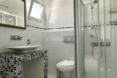 Deniz manzaralı ve çatı teraslı daire