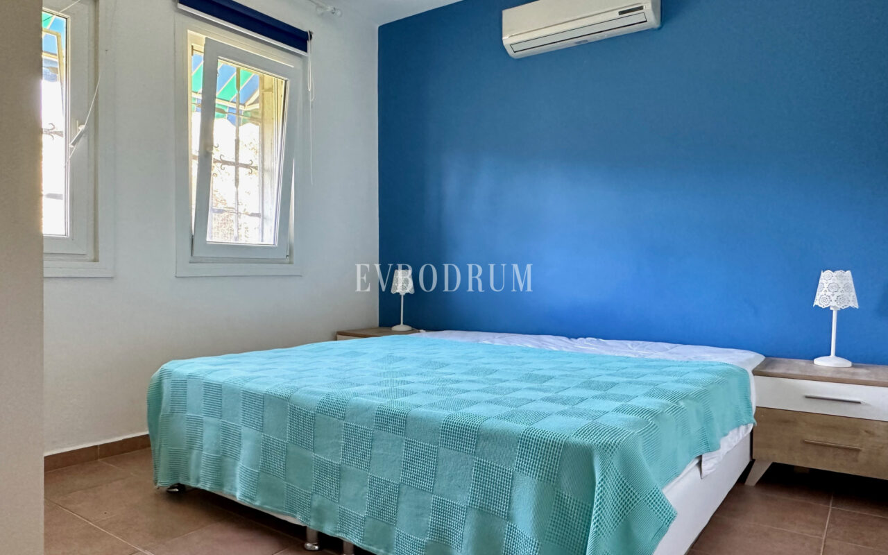 Deniz manzaralı ve çatı teraslı daire