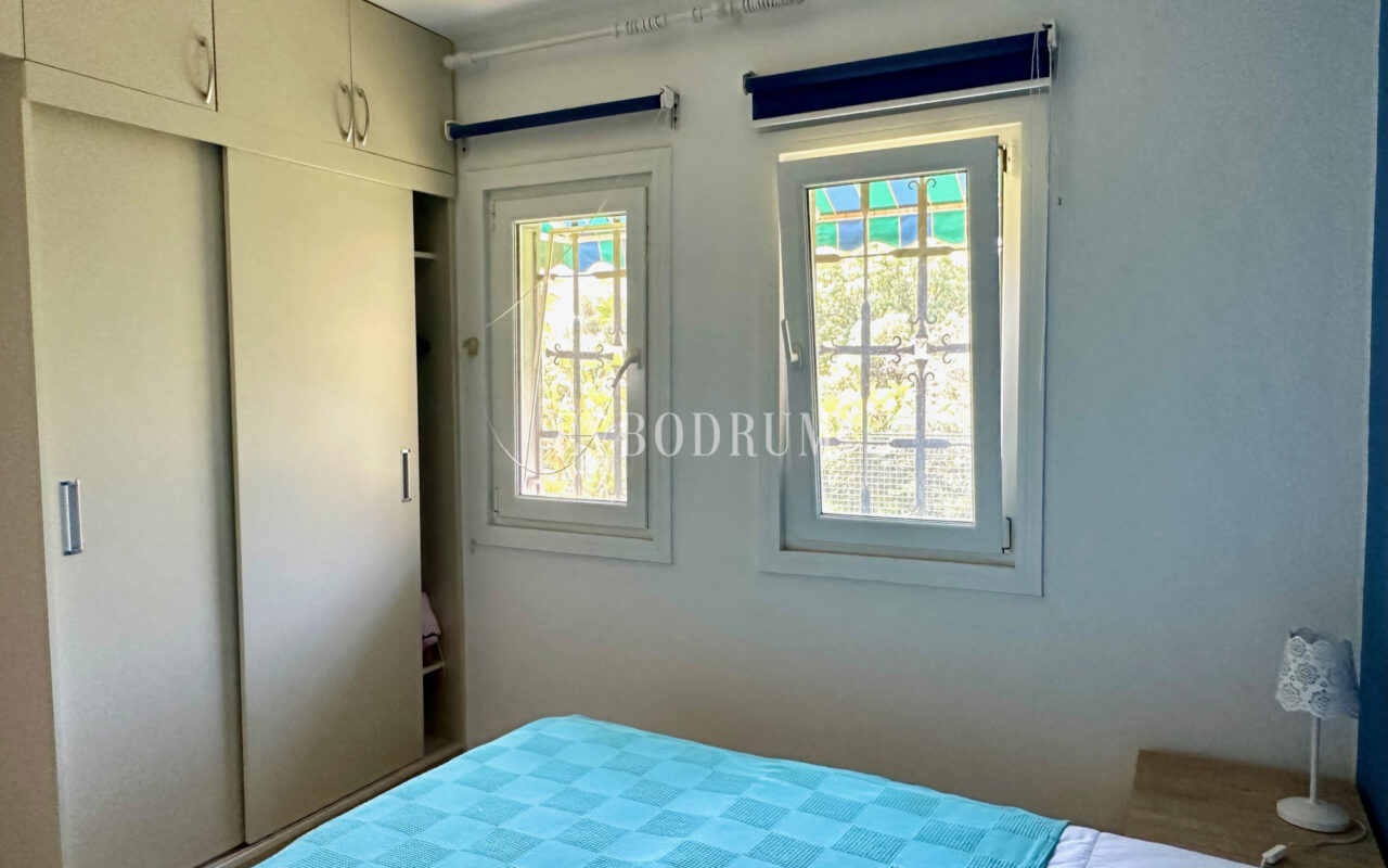 Deniz manzaralı ve çatı teraslı daire