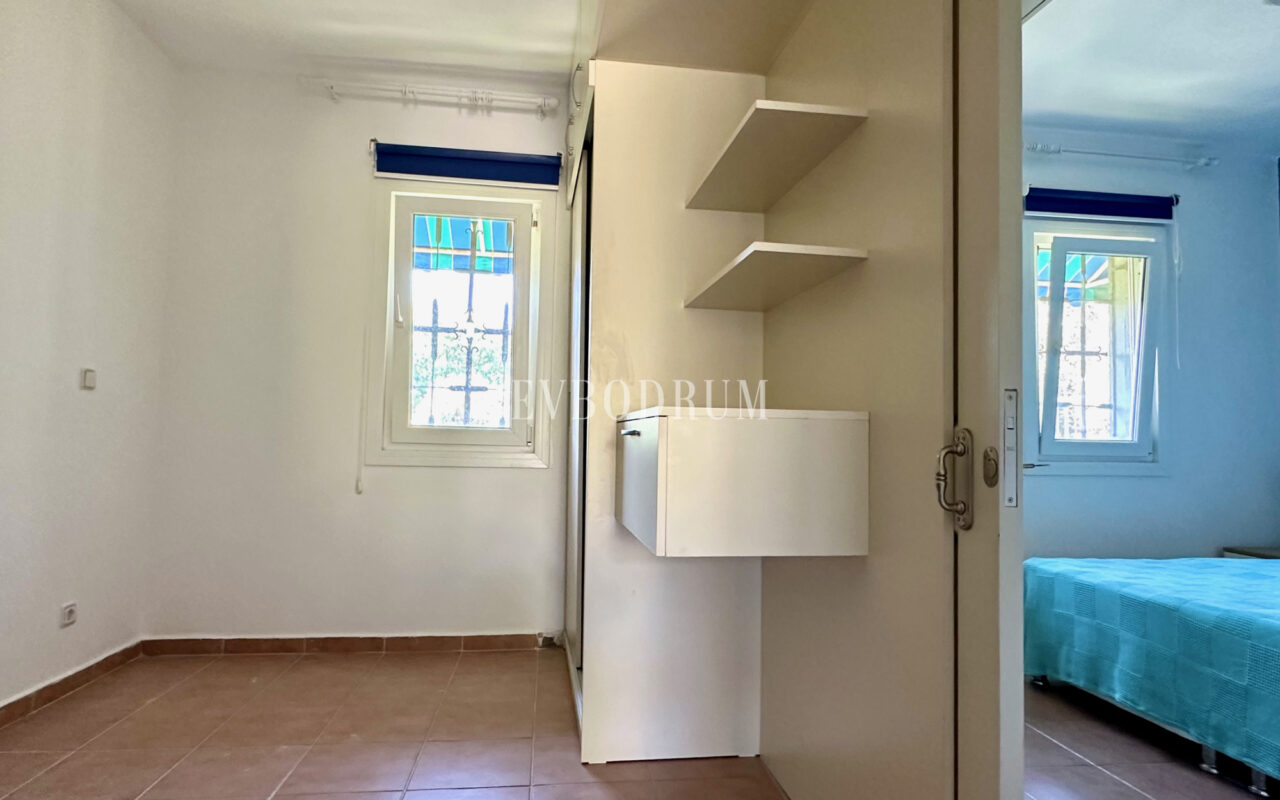 Deniz manzaralı ve çatı teraslı daire