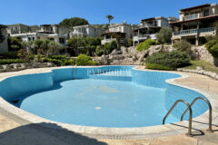 Deniz manzaralı ve çatı teraslı daire