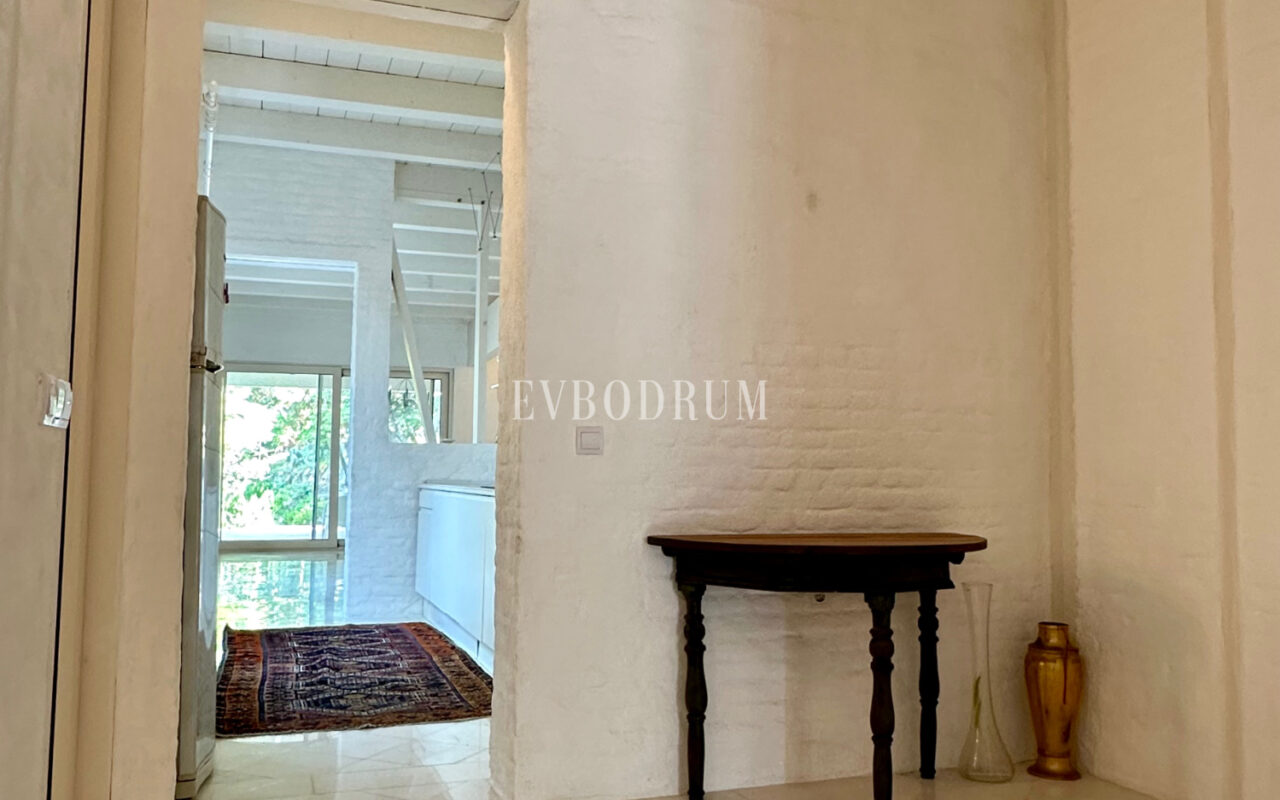 Yalıkavak’ta havuzlu ve misafirhaneli otantik taş villa