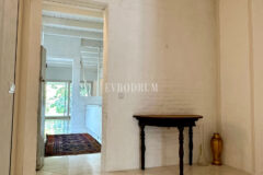 Yalıkavak’ta havuzlu ve misafirhaneli otantik taş villa