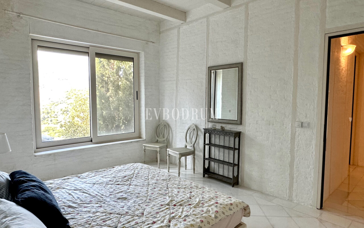 Yalıkavak’ta havuzlu ve misafirhaneli otantik taş villa