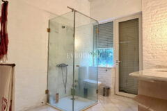 Yalıkavak’ta havuzlu ve misafirhaneli otantik taş villa