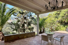 Yalıkavak’ta havuzlu ve misafirhaneli otantik taş villa