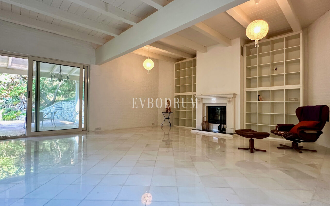 Yalıkavak’ta havuzlu ve misafirhaneli otantik taş villa