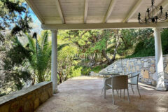 Yalıkavak’ta havuzlu ve misafirhaneli otantik taş villa