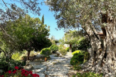 Yalıkavak’ta havuzlu ve misafirhaneli otantik taş villa