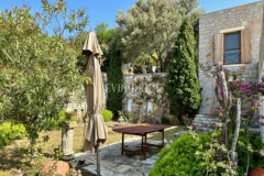 Yalıkavak’ta havuzlu ve misafirhaneli otantik taş villa