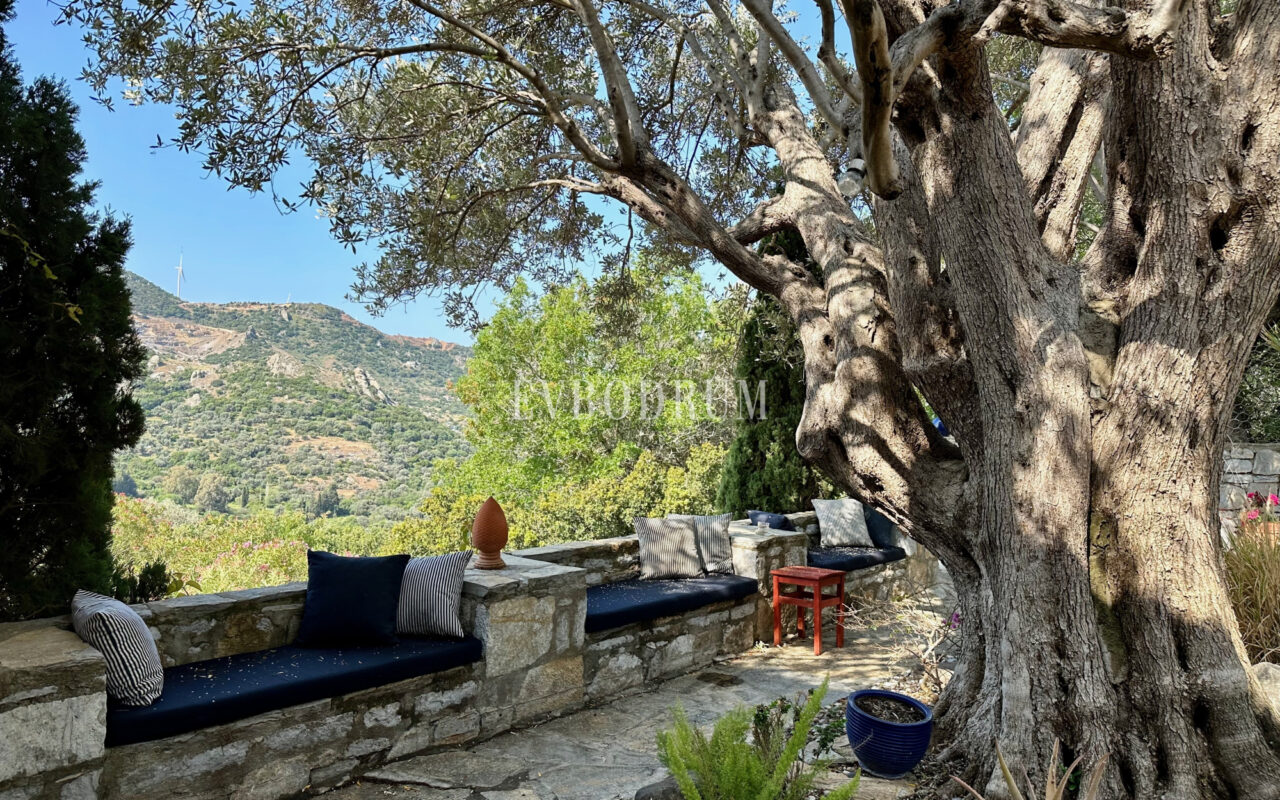 Yalıkavak’ta havuzlu ve misafirhaneli otantik taş villa