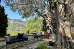 Yalıkavak’ta havuzlu ve misafirhaneli otantik taş villa