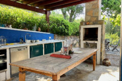 Yalıkavak’ta havuzlu ve misafirhaneli otantik taş villa