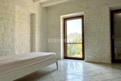 Yalıkavak’ta havuzlu ve misafirhaneli otantik taş villa