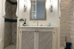 Yalıkavak’ta havuzlu ve misafirhaneli otantik taş villa