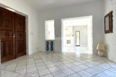 Yalıkavak’ta havuzlu ve misafirhaneli otantik taş villa