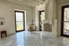 Yalıkavak’ta havuzlu ve misafirhaneli otantik taş villa